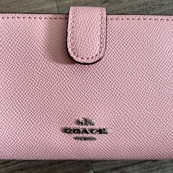 Coach Medium Corner Zip Wallet - Silver/Light Blush - Picture 3 of 6